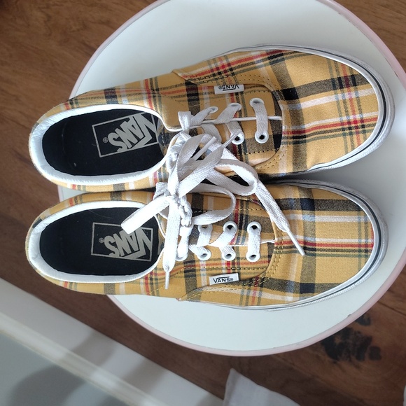 Vans - Picture 2 of 6